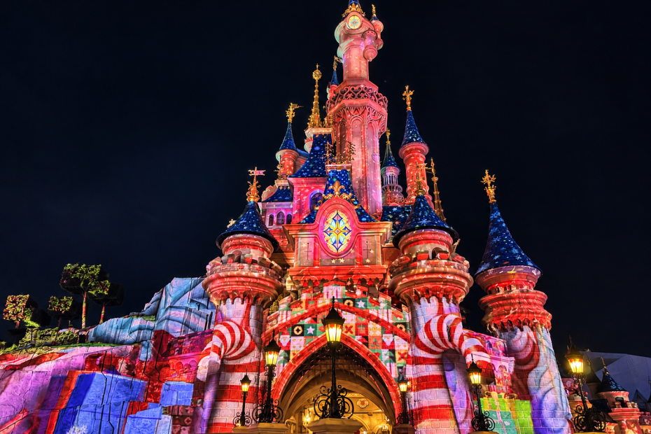 Disneyland Paris zamek w nocy